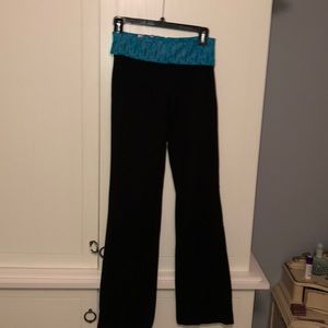 VS PINK yoga pants with lace and sequin